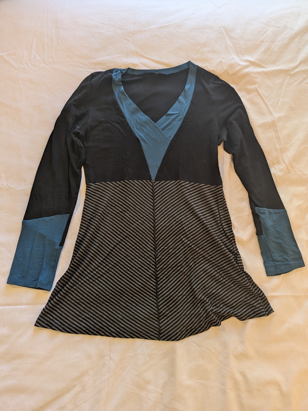 Women's Black & Teal V-Neck Long Sleeve Tunic Top - Ramonalisa